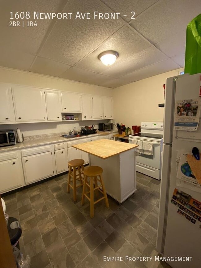 Building Photo - 1st and 2nd Floor: 2 Bedroom / 1 Bathroom ...