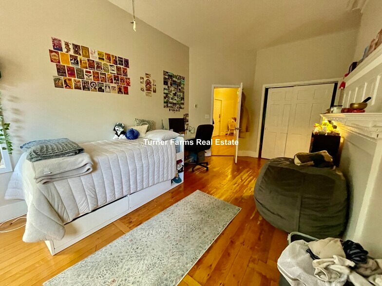 Building Photo - 42 Fenway