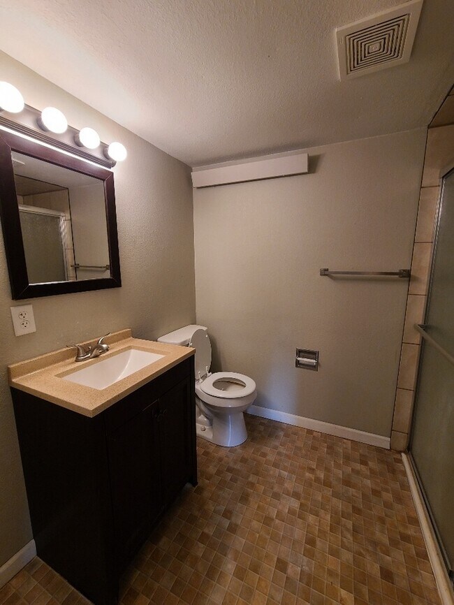 Building Photo - 1621 Dunn Ave