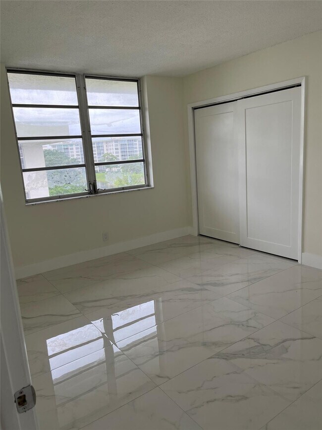 Building Photo - 3150 N Course Ln