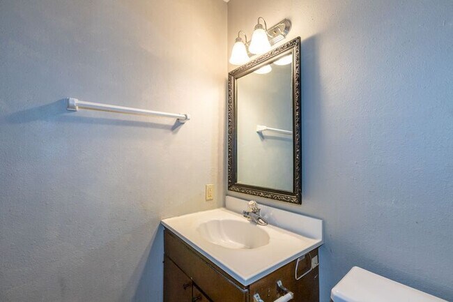 Building Photo - 6125 S Troost Ave