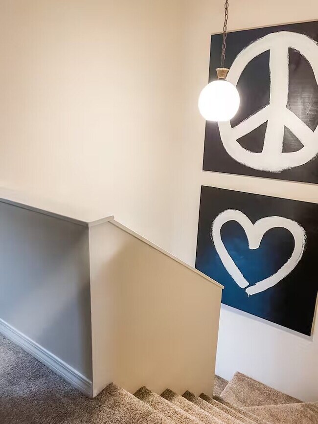 Building Photo - 253 E Stephenson St