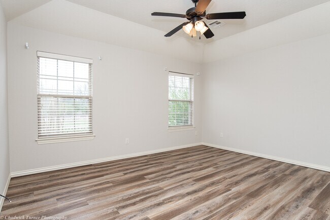 Building Photo - Clabber Creek- Fayetteville