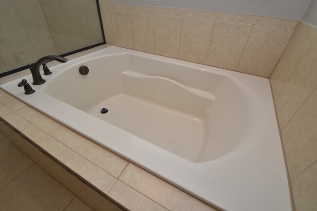 Building Photo - Gorgeous 3/2.5 Townhome in East Orlando ~ ...