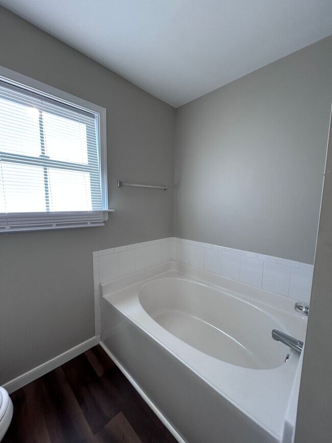 Building Photo - Available Now! | Spacious 4-Bedroom Home | Close to VCU