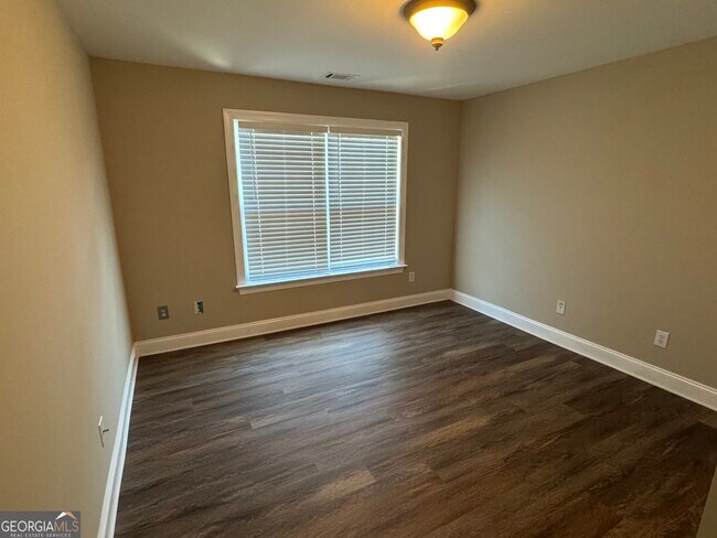 Building Photo - 7411 Redbud Loop