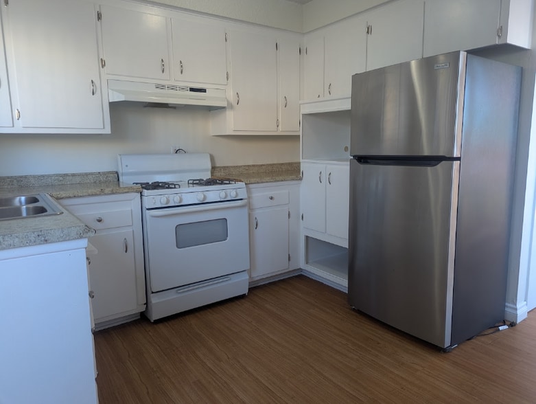 Building Photo - 214 Melrose Dr