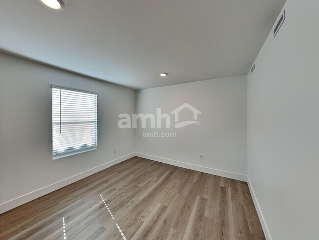 Building Photo - 7430 Keller Ln