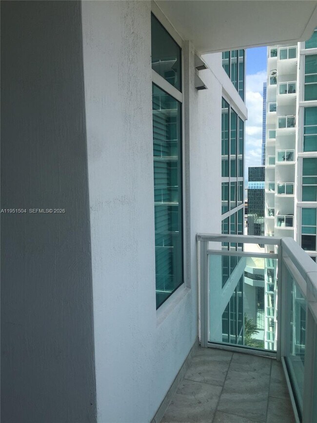 Building Photo - 950 Brickell Bay Dr