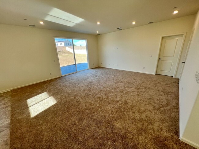 Building Photo - 5 Bedroom home with FULL MOTHER IN LAW SUITE and MASSIVE backyard