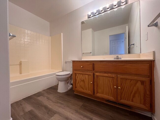 Building Photo - Cute Home in Donner Trail Estates.