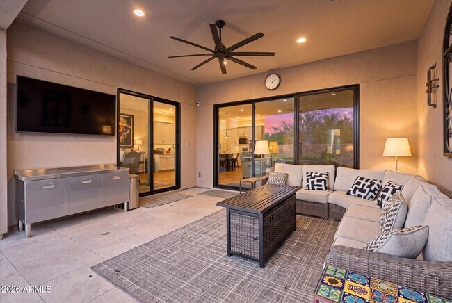 Building Photo - 1118 E Paseo Way