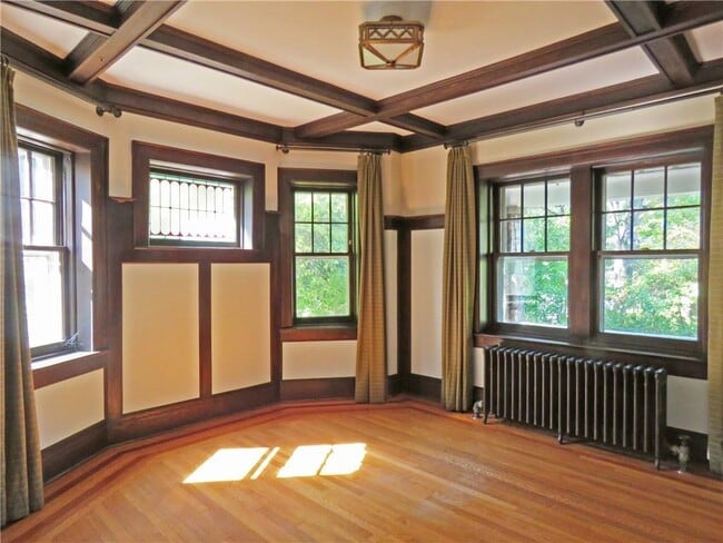 Building Photo - 126 Mt Hope Blvd