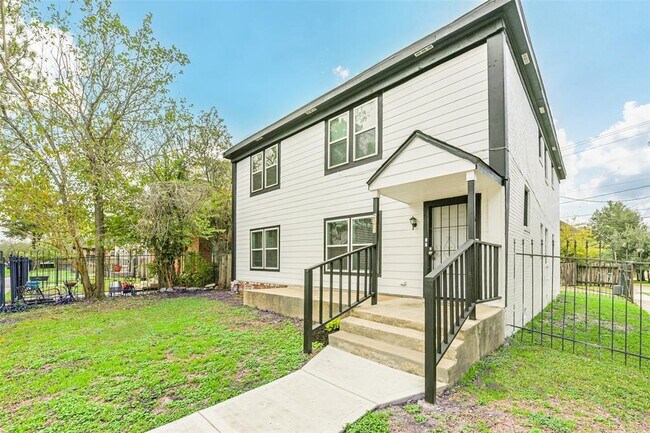 Building Photo - 2802 Arbor St