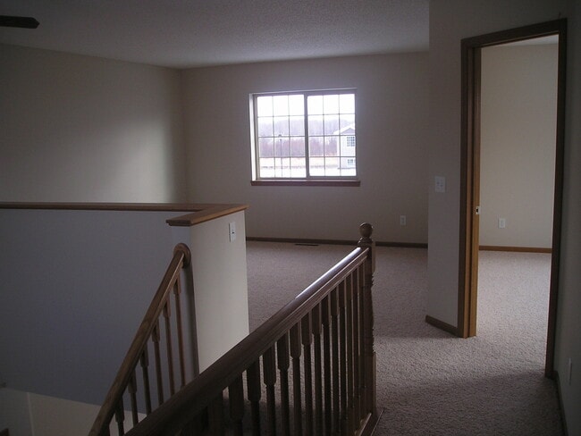 Building Photo - 2 Bedroom + Loft Townhome in Sauk Rapids