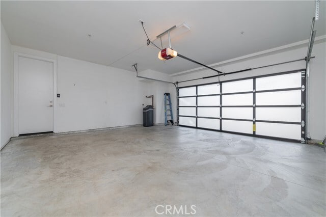 Building Photo - 146 E 18th St