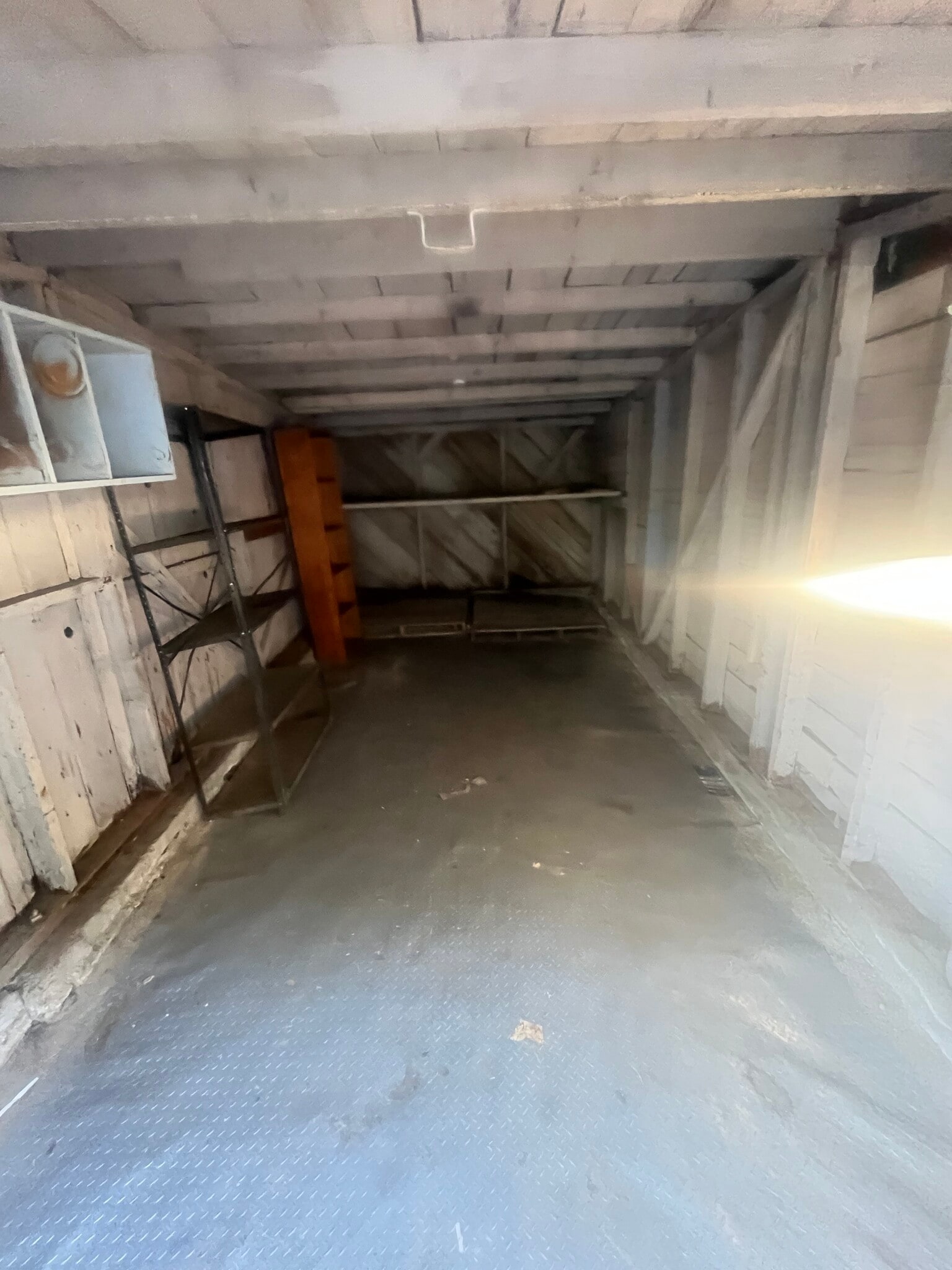 inside of Garage 1330 qufeet - 3852 College Ave