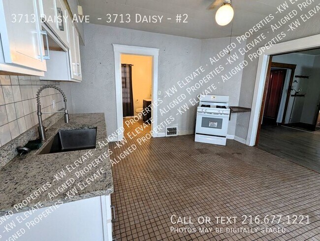 Building Photo - 3713 Daisy Ave