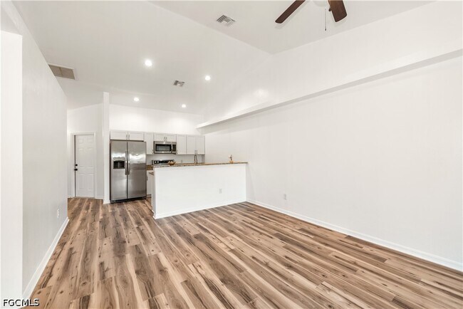 Building Photo - 3520 SW 17th Ave