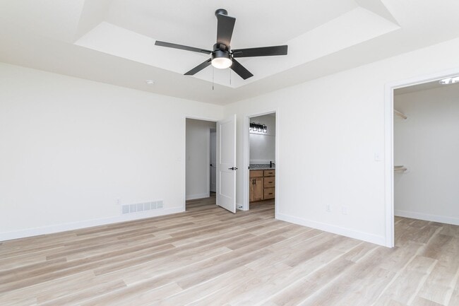 Building Photo - Newly Remodeled Picturesque Home in North ...