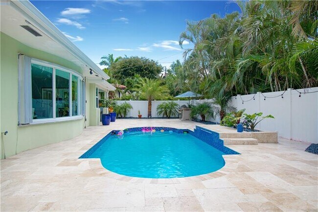 Building Photo - 850 W Camino Real