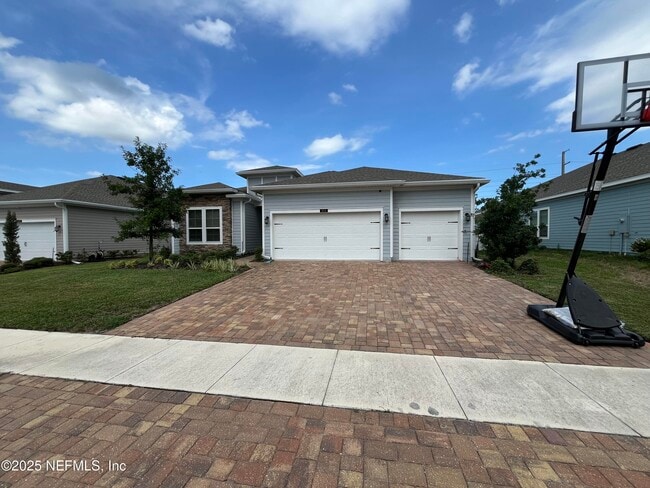 Building Photo - 211 Diamondback Ave
