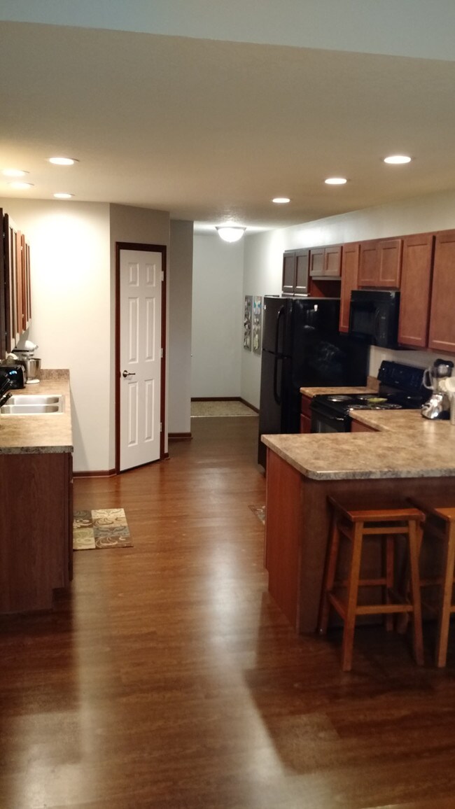 Building Photo - Huxley Duplex