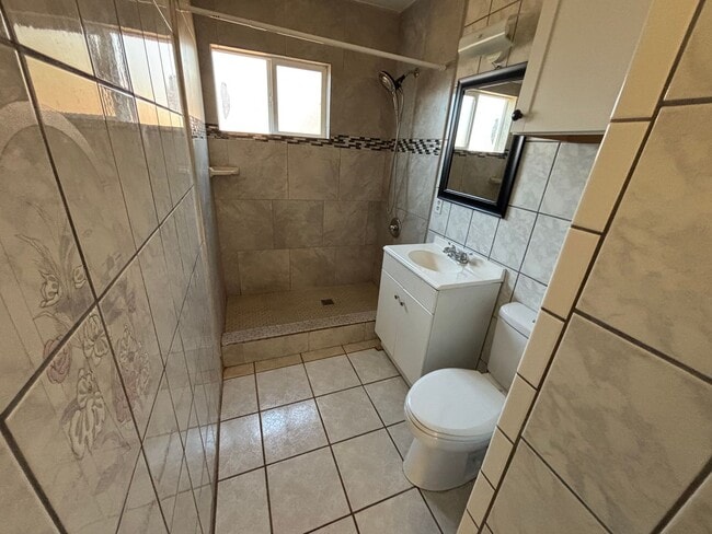 Building Photo - 1125 W Tunnell St