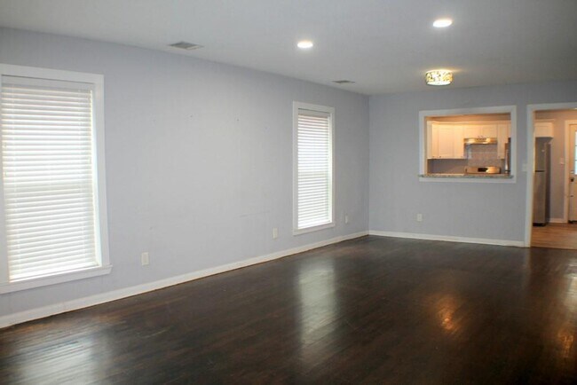 Building Photo - 8241 Glenview Dr