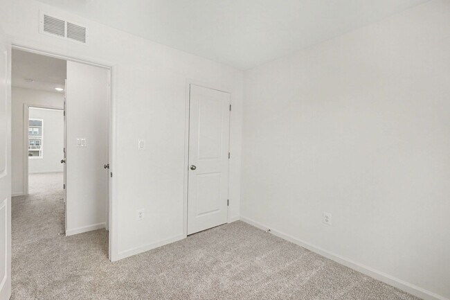 Building Photo - Built 2024 | Modern Townhome Near Fredericksburg – More Space, Better Value