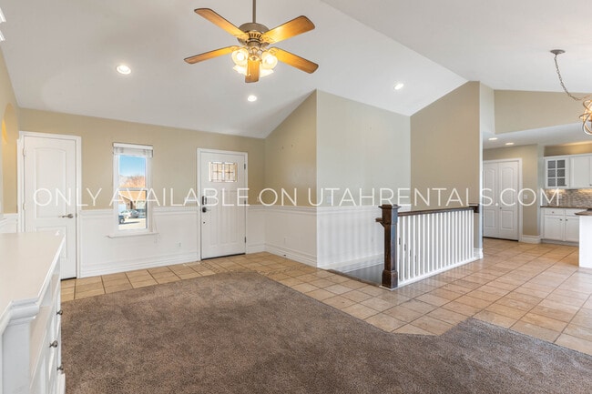 Building Photo - 1595 S 50 W