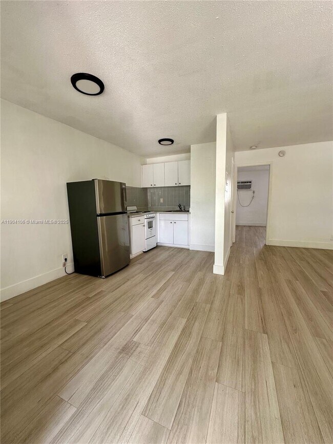 Building Photo - 515 SE 9th St