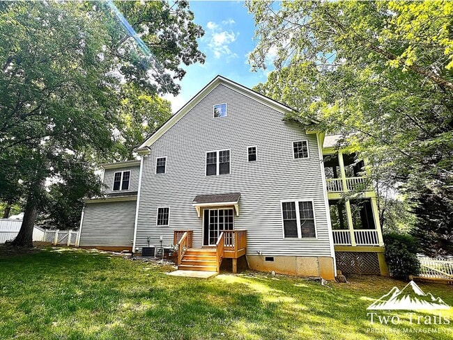 Building Photo - GORGEOUS 4 BED/2.5 BATH IN BILTMORE PARK