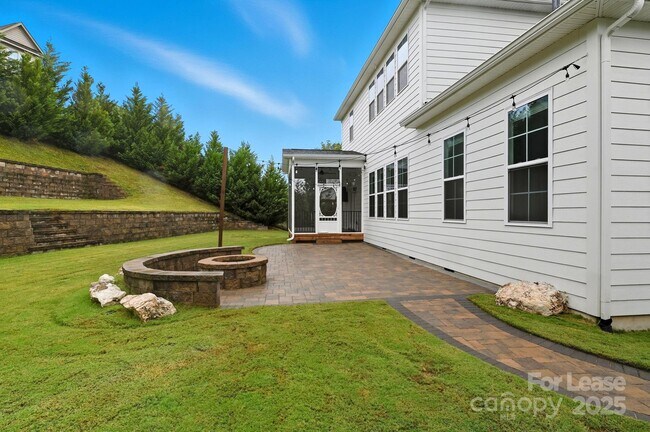 Building Photo - 425 Cassia Ct