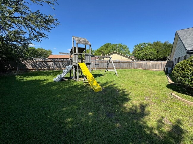Building Photo - 807 Bass Cir
