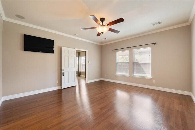 Building Photo - 3800 Vonnegut Ct