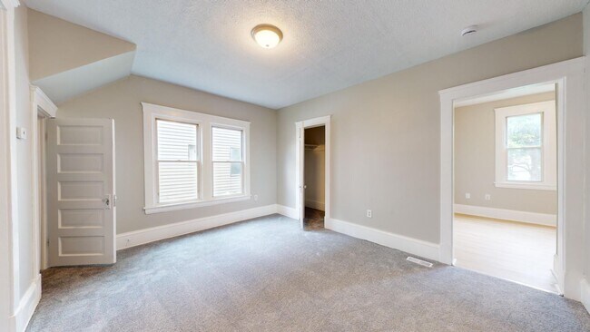 Building Photo - 2053 W.99th