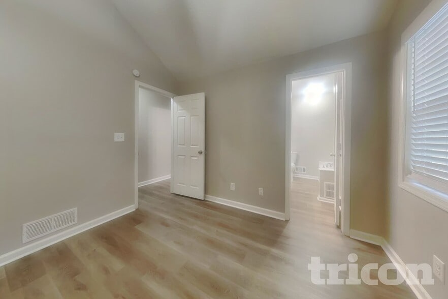 Building Photo - 2407 Windridge Dr NE