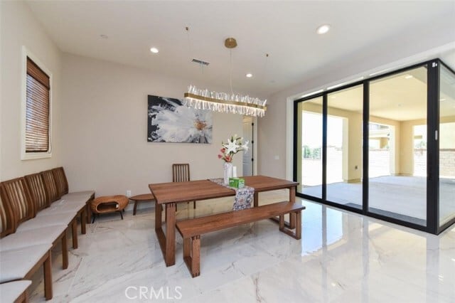 Building Photo - 222 Clear Falls