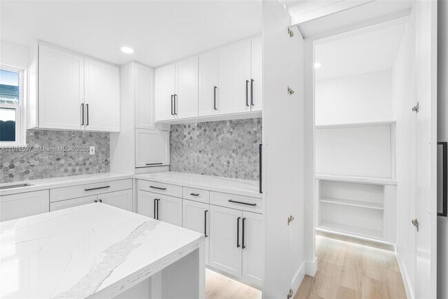 Building Photo - 216 NE 160th St