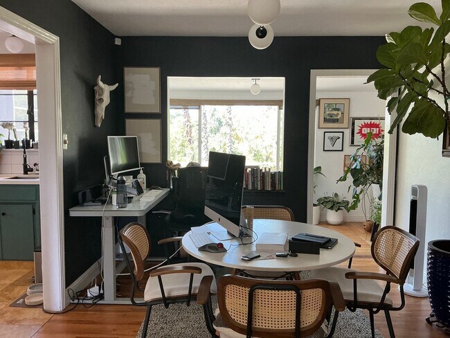 Building Photo - Charming 2 Bedroom Home with Studio/Office...