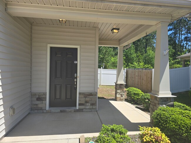 Building Photo - New Listing!!