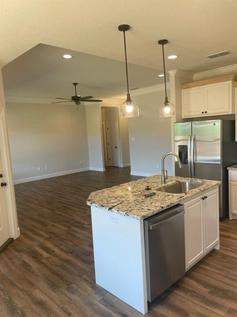 Building Photo - 6950 Phoenix Dr
