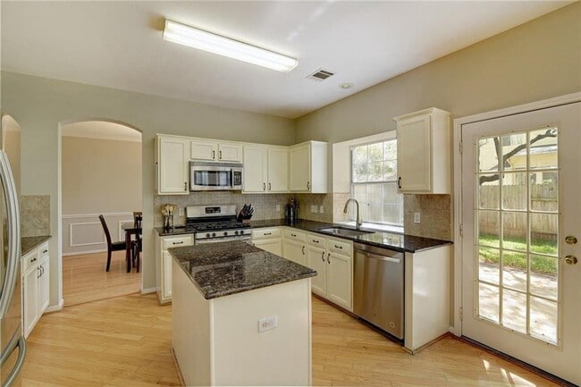 Building Photo - 8101 Longdraw Dr
