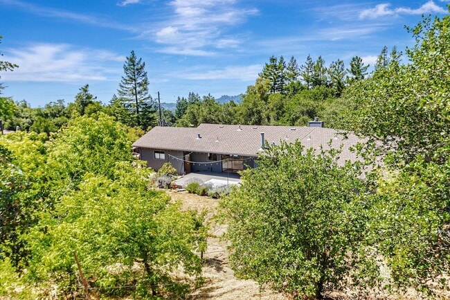 Building Photo - Beautiful 4-Bedroom 2-Bathroom Home
