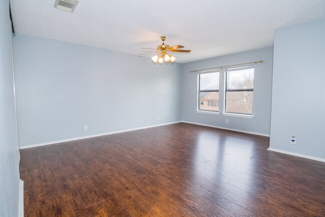 Master bedroom - 9630 Hillside Trail