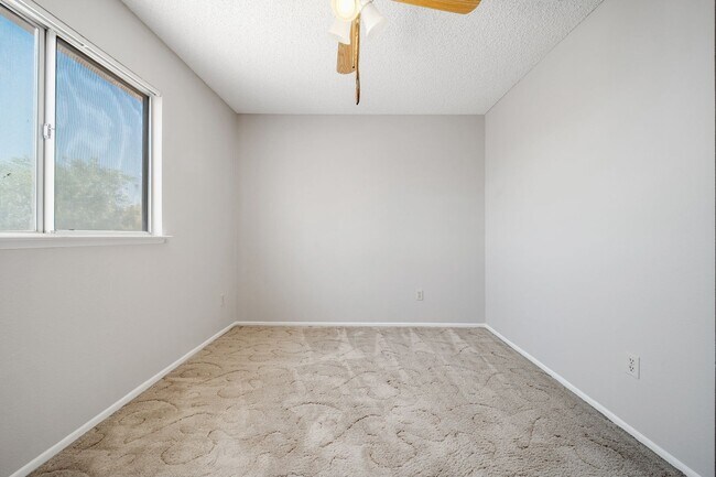 Building Photo - For RENT at Sandalwood Park North