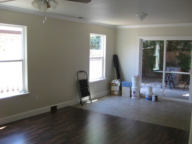 Building Photo - Great home and location on 3rd and Ash