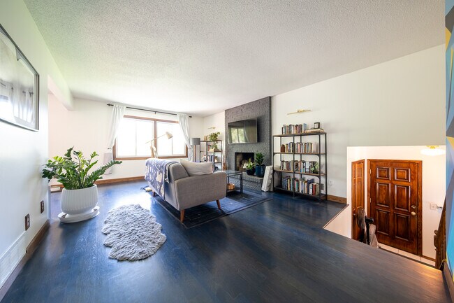 Building Photo - 1581 Woodside Ct NE