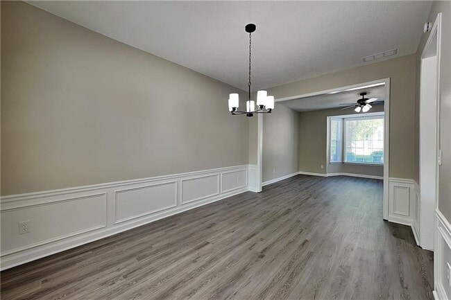 Building Photo - 2215 Traywick Chase